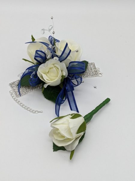 white roses set on an adjustable diamante